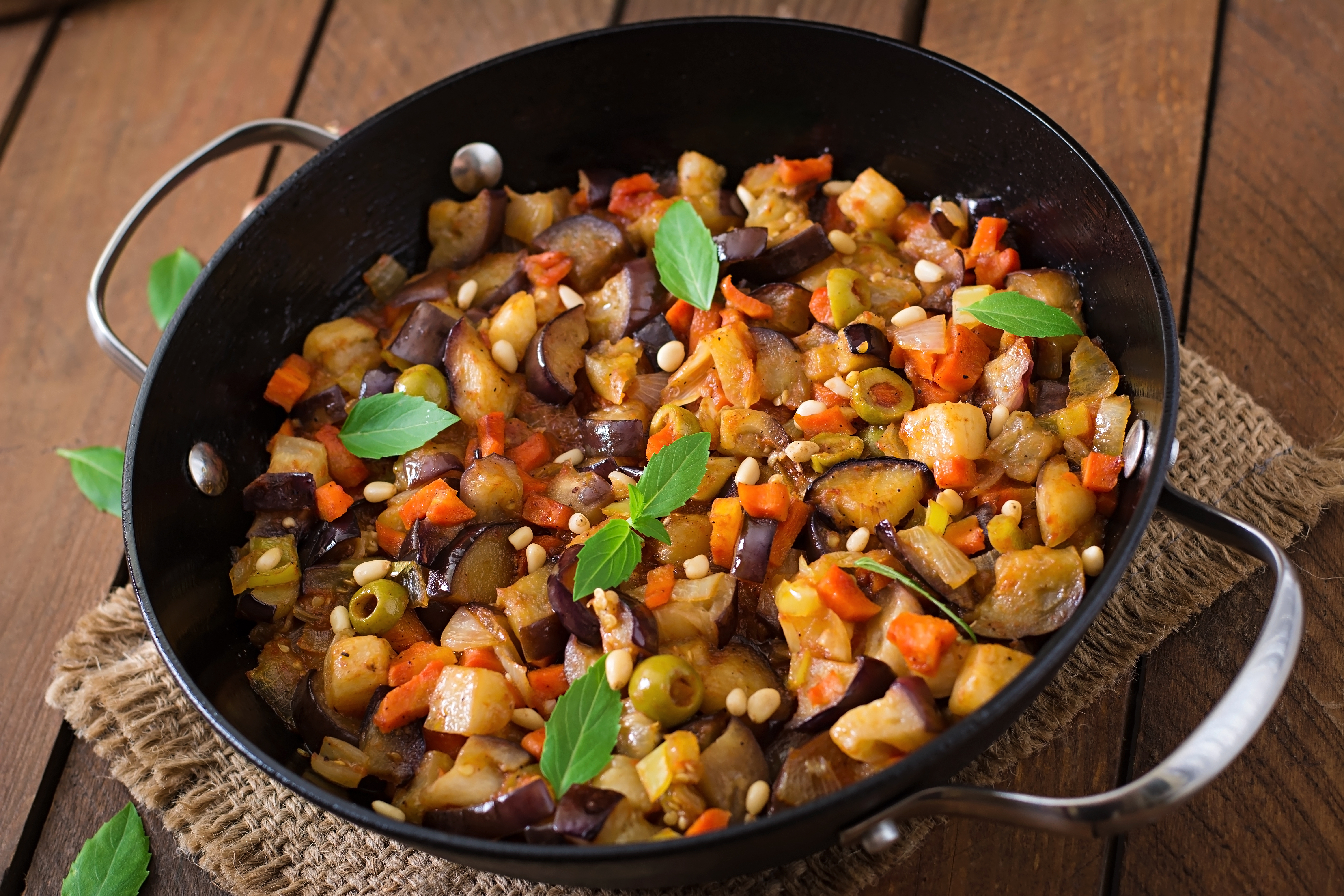 Bulgur met gegrilde aubergine en verse kruiden